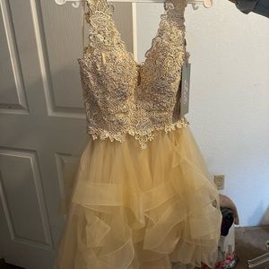 Never worn/ comes with tag!